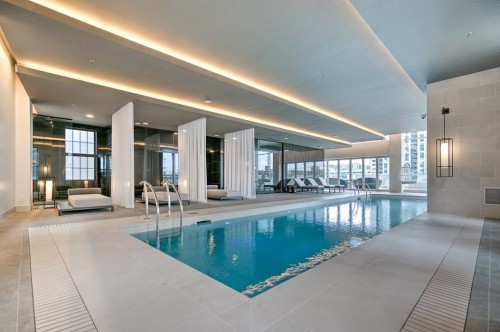 Piscine - 2212-1188 Rue St-Antoine O., Montréal (Ville-Marie), QC - Indoor Photo Showing Other Room With In Ground Pool