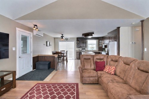 Salon - 532 18E Rue E., La Guadeloupe, QC - Indoor Photo Showing Living Room