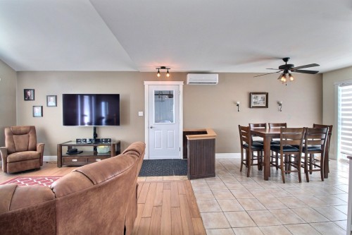 Intérieur - 532 18E Rue E., La Guadeloupe, QC - Indoor Photo Showing Living Room