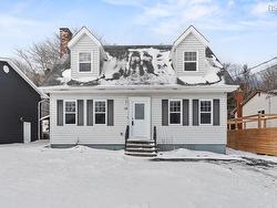 16 Stuart Harris  Dartmouth, NS B2W 5E5
