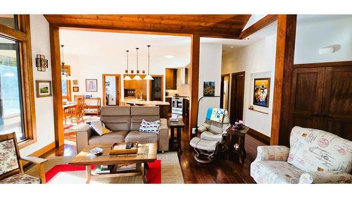 5962 Wolf Creek Road, Wasa, BC - Indoor Photo Showing Living Room