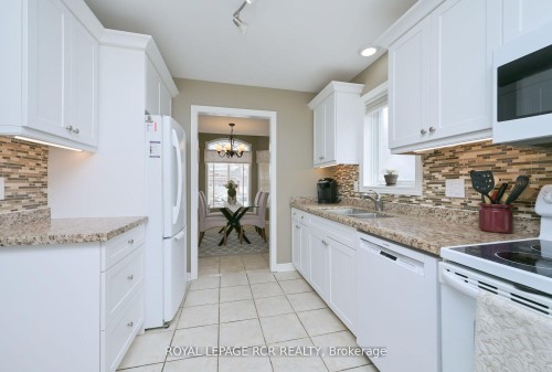 46 Sunset Boulevard, New Tecumseth, ON - Indoor Photo Showing Kitchen With Double Sink