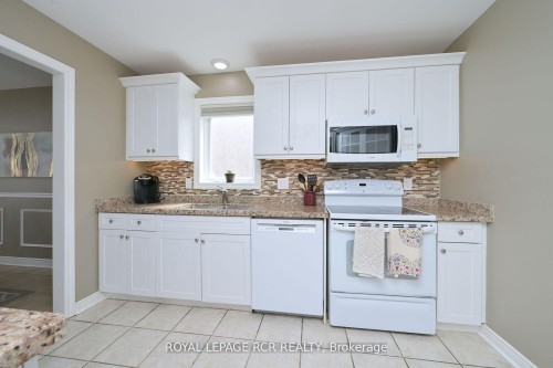 46 Sunset Boulevard, New Tecumseth, ON - Indoor Photo Showing Kitchen