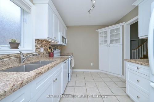 46 Sunset Boulevard, New Tecumseth, ON - Indoor Photo Showing Kitchen With Double Sink