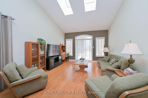 46 Sunset Boulevard, New Tecumseth, ON - Indoor Photo Showing Living Room