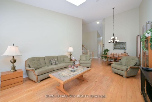 46 Sunset Boulevard, New Tecumseth, ON - Indoor Photo Showing Living Room