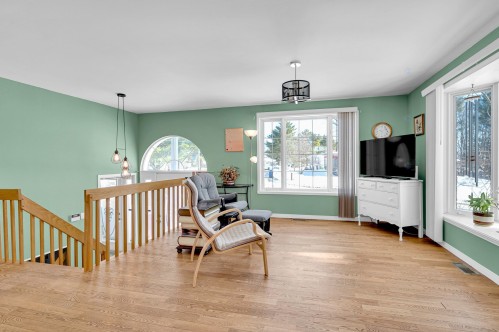 Salon - 908 Rue Raymond-Pilon, Saint-Jérôme, QC - Indoor