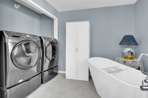 Salle de bains - 908 Rue Raymond-Pilon, Saint-Jérôme, QC - Indoor Photo Showing Laundry Room