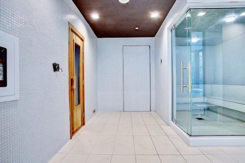 Spa - 802-1450 Boul. René-Lévesque O., Montréal (Ville-Marie), QC - Indoor Photo Showing Bathroom