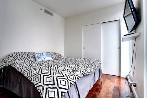 Master Bedroom - 802-1450 Boul. René-Lévesque O., Montréal (Ville-Marie), QC - Indoor Photo Showing Bedroom