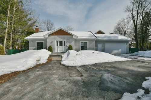 1881 Av. Garden  Mascouche, QC J7L 2G4