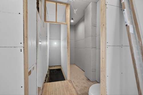 Interior - 25 Rue Ste-Catherine, Magog, QC - Indoor Photo Showing Other Room