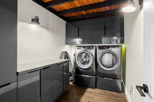 Salle de lavage - 4280 Rue Du Surplomb, Sainte-Adèle, QC - Indoor Photo Showing Laundry Room