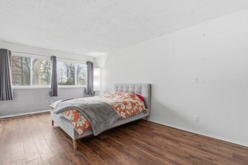 Chambre à coucher principale - 103-20 Av. Du Rhône, Saint-Lambert, QC - Indoor Photo Showing Bedroom