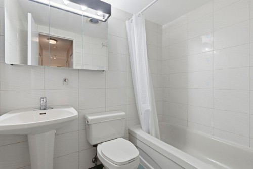 Salle de bains - 103-20 Av. Du Rhône, Saint-Lambert, QC - Indoor Photo Showing Bathroom