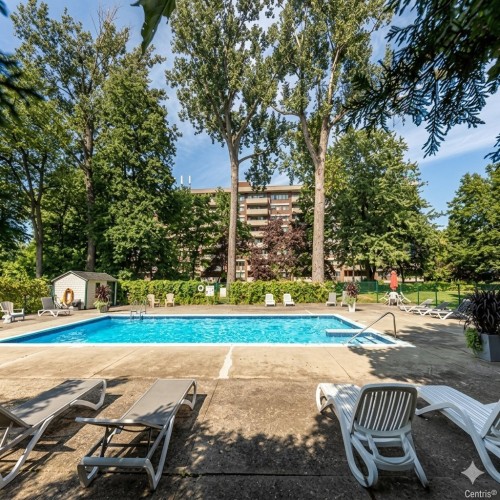 Piscine - 103-20 Av. Du Rhône, Saint-Lambert, QC - Outdoor With In Ground Pool