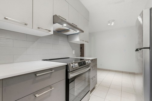 Cuisine - 103-20 Av. Du Rhône, Saint-Lambert, QC - Indoor Photo Showing Kitchen