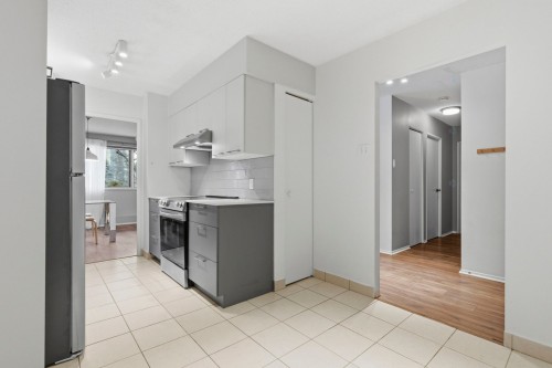 Vue d'ensemble - 103-20 Av. Du Rhône, Saint-Lambert, QC - Indoor Photo Showing Kitchen