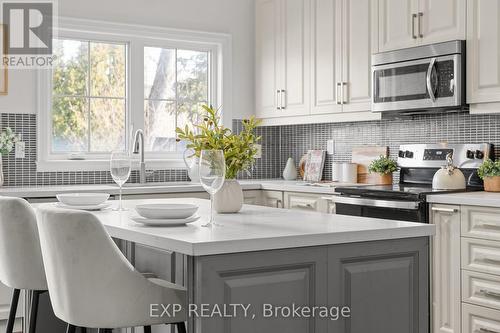 17 Harrison Avenue, Mississauga, ON - Indoor Photo Showing Kitchen With Upgraded Kitchen