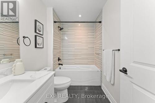 17 Harrison Avenue, Mississauga, ON - Indoor Photo Showing Bathroom