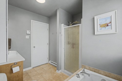 Bathroom - 362 Rue Des Colibris, Saint-Jean-Sur-Richelieu, QC - Indoor Photo Showing Bathroom
