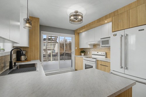 Kitchen - 362 Rue Des Colibris, Saint-Jean-Sur-Richelieu, QC - Indoor Photo Showing Kitchen