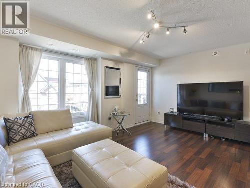 129 Isaac Devins Boulevard Unit# 7, Toronto, ON - Indoor Photo Showing Living Room