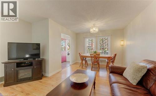 190 Natchez Road, Kitchener, ON - Indoor Photo Showing Living Room