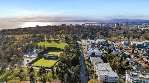 207-1050 Park Blvd  Victoria, BC V8V 2T4