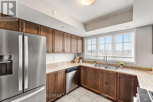 331 - 2338 Chevron Prince Path, Oshawa (Windfields), ON - Indoor Photo Showing Kitchen With Stainless Steel Kitchen With Double Sink