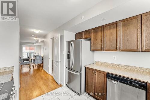 331 - 2338 Chevron Prince Path, Oshawa (Windfields), ON - Indoor Photo Showing Kitchen