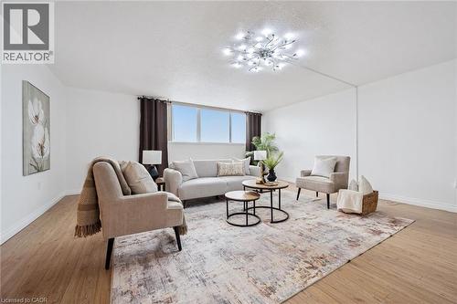 93 Westwood Road Unit# 607, Guelph, ON - Indoor Photo Showing Living Room