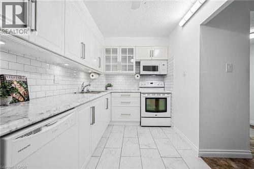 93 Westwood Road Unit# 607, Guelph, ON - Indoor Photo Showing Kitchen