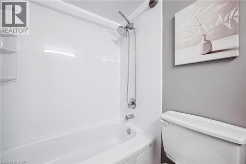 93 Westwood Road Unit# 607, Guelph, ON - Indoor Photo Showing Bathroom