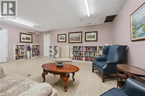 93 Westwood Road Unit# 607, Guelph, ON - Indoor Photo Showing Living Room