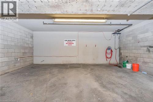 93 Westwood Road Unit# 607, Guelph, ON - Indoor Photo Showing Garage