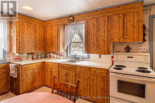 874 Cedar Point Road, Tiny, ON - Indoor Photo Showing Kitchen