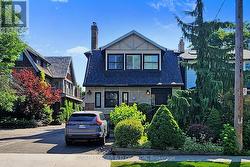 UPPER - 17 HUMEWOOD DRIVE Toronto, ON M6C 2W3