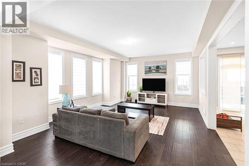 70 Fleming Crescent, Caledonia, ON - Indoor Photo Showing Living Room