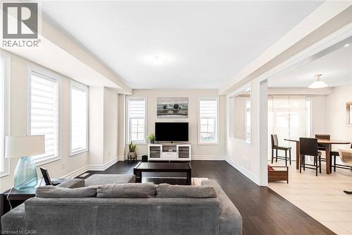 70 Fleming Crescent, Caledonia, ON - Indoor Photo Showing Living Room