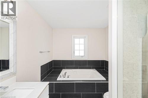70 Fleming Crescent, Caledonia, ON - Indoor Photo Showing Bathroom