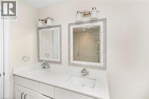 70 Fleming Crescent, Caledonia, ON - Indoor Photo Showing Bathroom