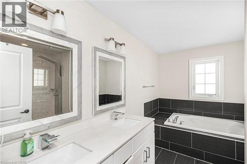 70 Fleming Crescent, Caledonia, ON - Indoor Photo Showing Bathroom