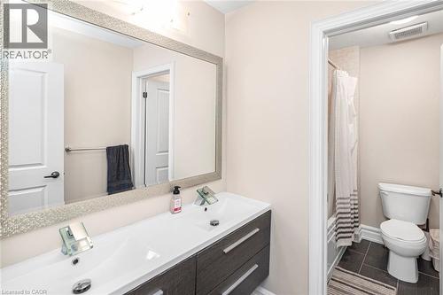 70 Fleming Crescent, Caledonia, ON - Indoor Photo Showing Bathroom