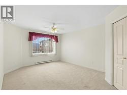 Primary Bedroom w. Walk-in Closet - 