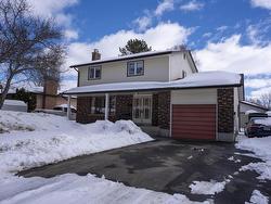 675 Thornloe Drive Thunder Bay, ON P7C 5L2