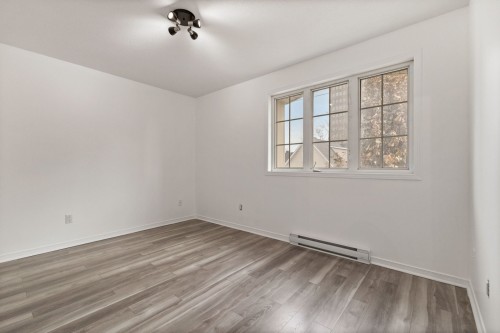 Bedroom - B-325 Rue Champlain, Gatineau (Hull), QC - Indoor Photo Showing Other Room