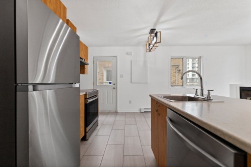 Kitchen - B-325 Rue Champlain, Gatineau (Hull), QC - Indoor Photo Showing Kitchen