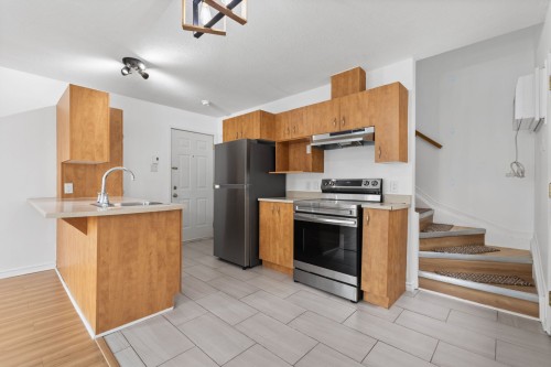 Kitchen - B-325 Rue Champlain, Gatineau (Hull), QC - Indoor Photo Showing Kitchen With Double Sink
