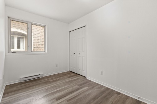 Bedroom - B-325 Rue Champlain, Gatineau (Hull), QC - Indoor Photo Showing Other Room